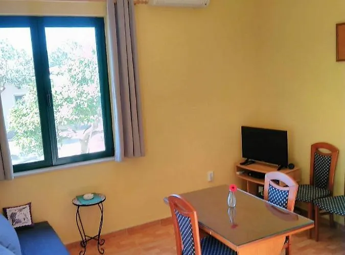 Apartamento Jakov One Bedroom Sućuraj